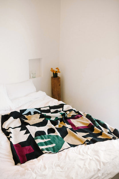 GOZO - Black | Throw Blanket